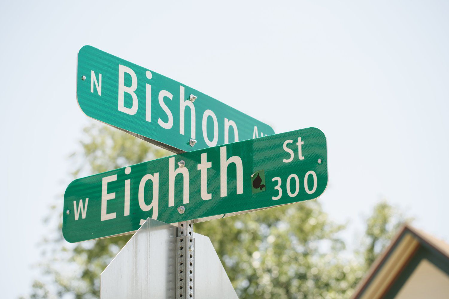 Contact Independent Boutiques in Dallas, TX Arts District