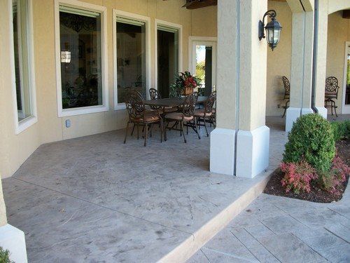 Patio & Pool Deck - Italian Slate (upper) & Royal Ashlar (lower) (Almond with Dark Walnut & Silver Highlight)