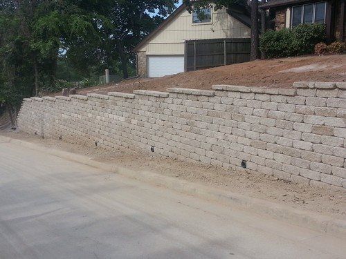 Versaloc retaining wall (Tumbled block - Tan)