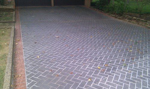 Spray Texture - 10 years old - Herringbone Brick with Soldier Course Brick border